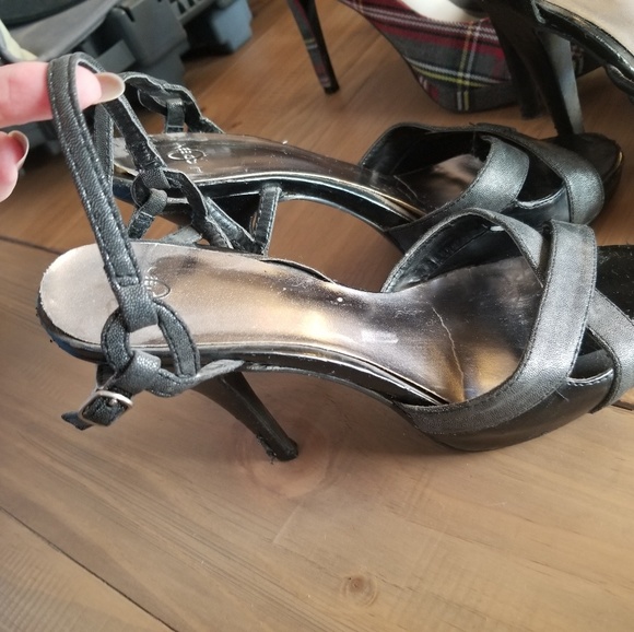 Women's Heels - Picture 2 of 7